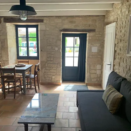 Gite Des Ruches - Peaceful & Homely With Shared Pool