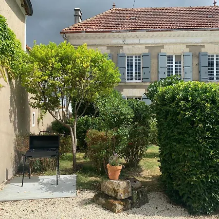 Gite Des Ruches - Peaceful & Homely With Shared Pool