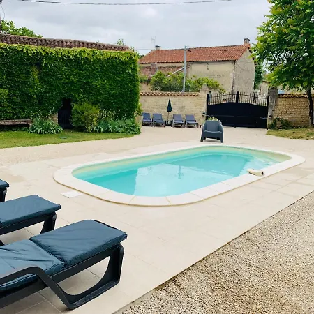 Gite Des Ruches - Peaceful & Homely With Shared Pool