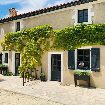 Gite Des Ruches - Peaceful & Homely With Shared Pool *