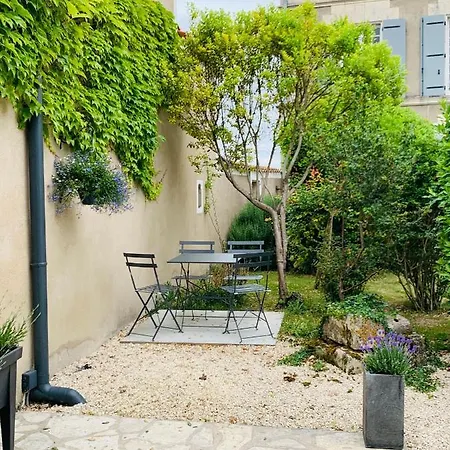 Gite Des Ruches - Peaceful & Homely With Shared Pool